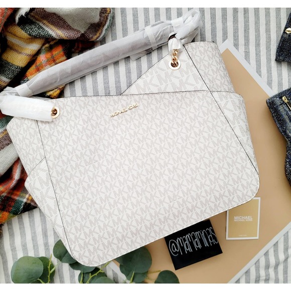 Michael Kors Handbags - Michael Kors Jet Set Tote